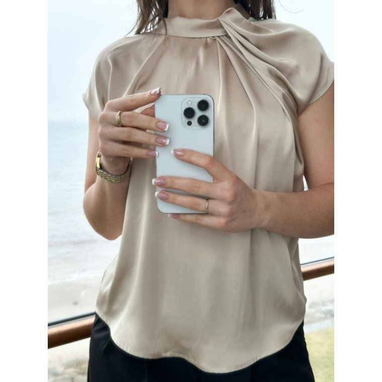 Neo Noir - Fleur Drapy Satin Blouse - Dark Sand