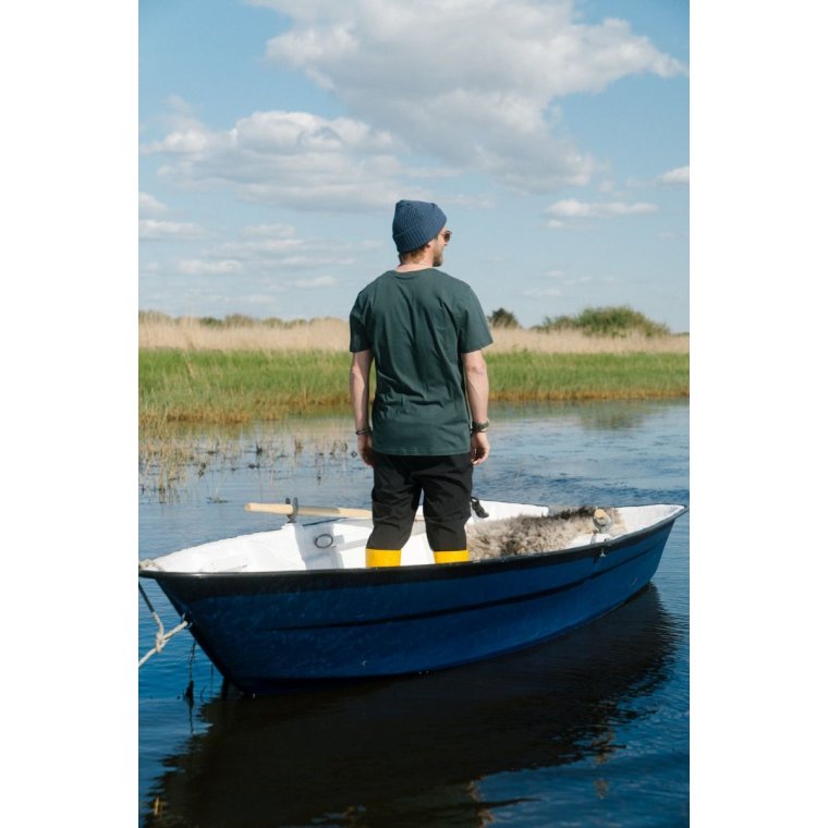 LAKOR - An Otter Coffee T-shirt - Green Gables