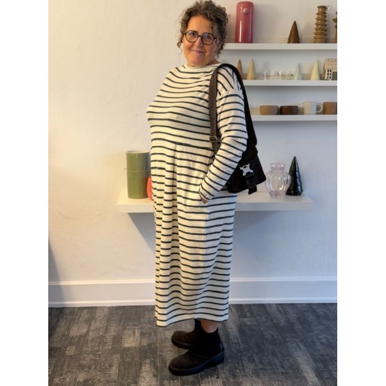 By Basics - 7045 dress long pleats & high neck - raw white/asphalt