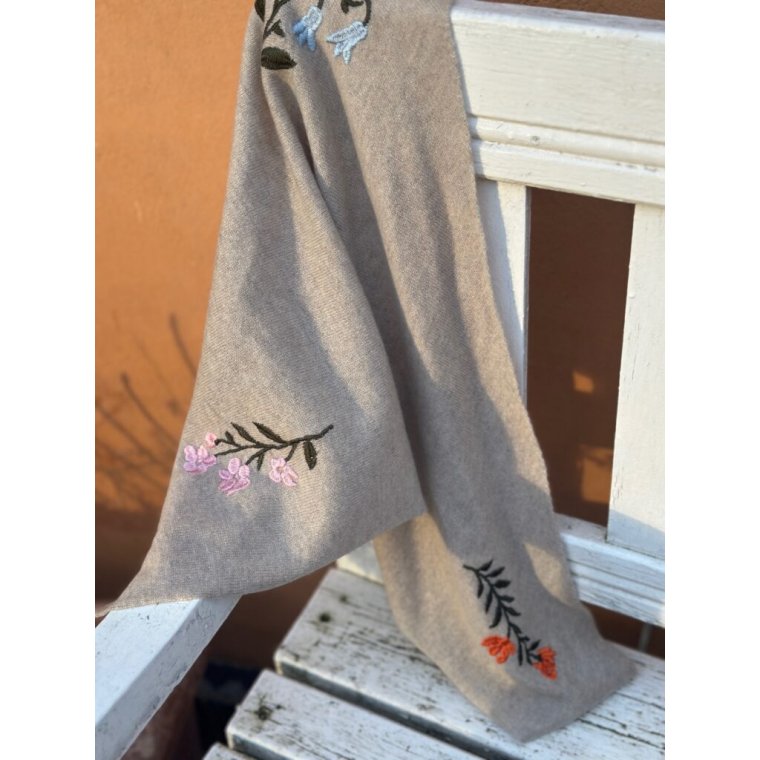 LULU�S LOVE - Cashmere small scarf flower - beige