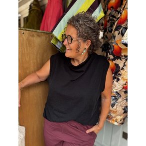 By Basics - 2009 box vest w/draped neck - black