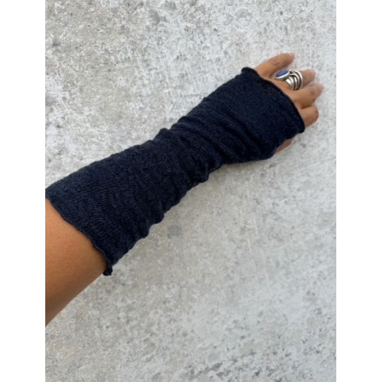 By Basics - 1014 wrist warmer - midnight blue melange