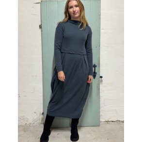 By Basics - 7045 dress long pleats & high neck - asphalt