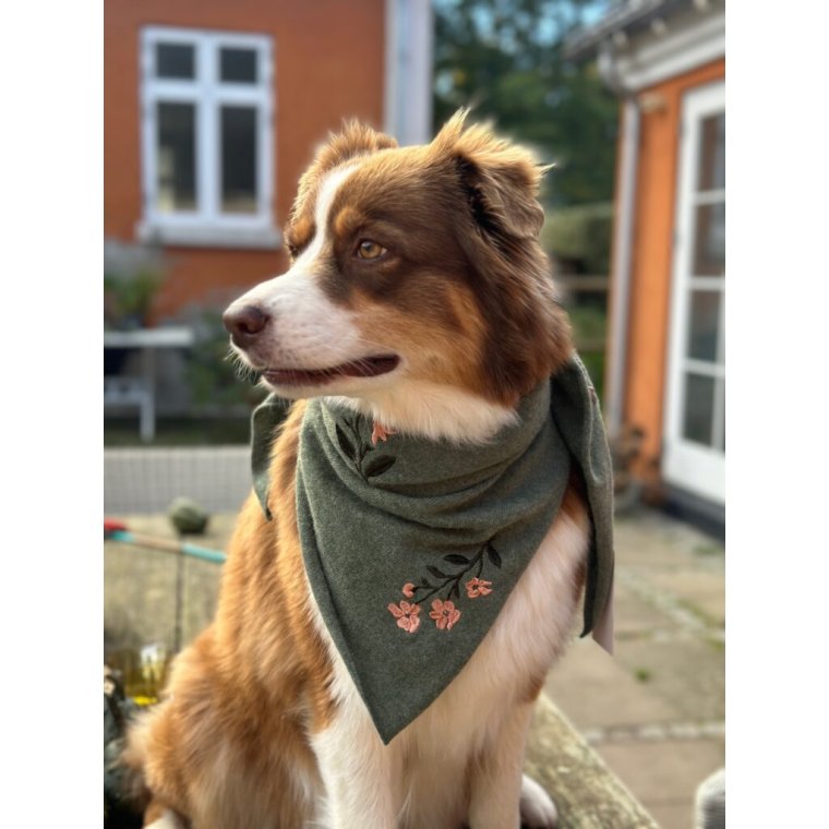 LULU�S LOVE - Cashmere small scarf flower - green