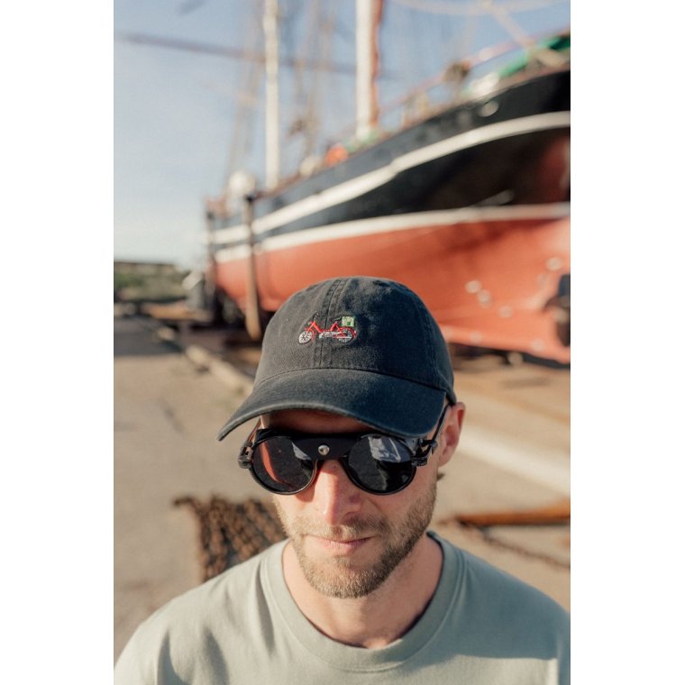 Red Maxi Cap - Black