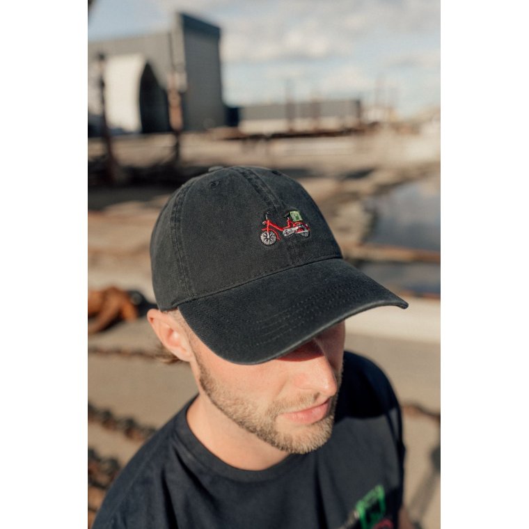 Red Maxi Cap - Black