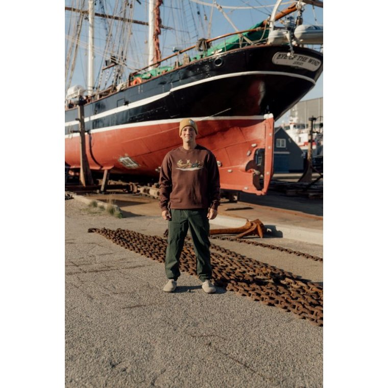 LAKOR - An Otter Vacation Crewneck - Chicory Coffee