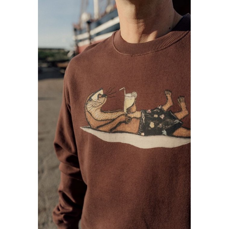LAKOR - An Otter Vacation Crewneck - Chicory Coffee