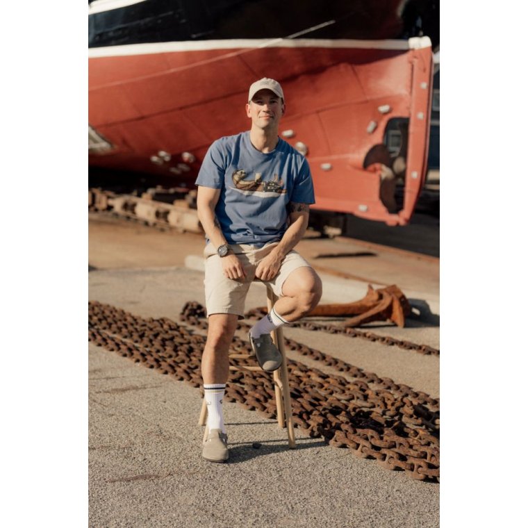 LAKOR - An Otter Vacation T-shirt - Bering Sea