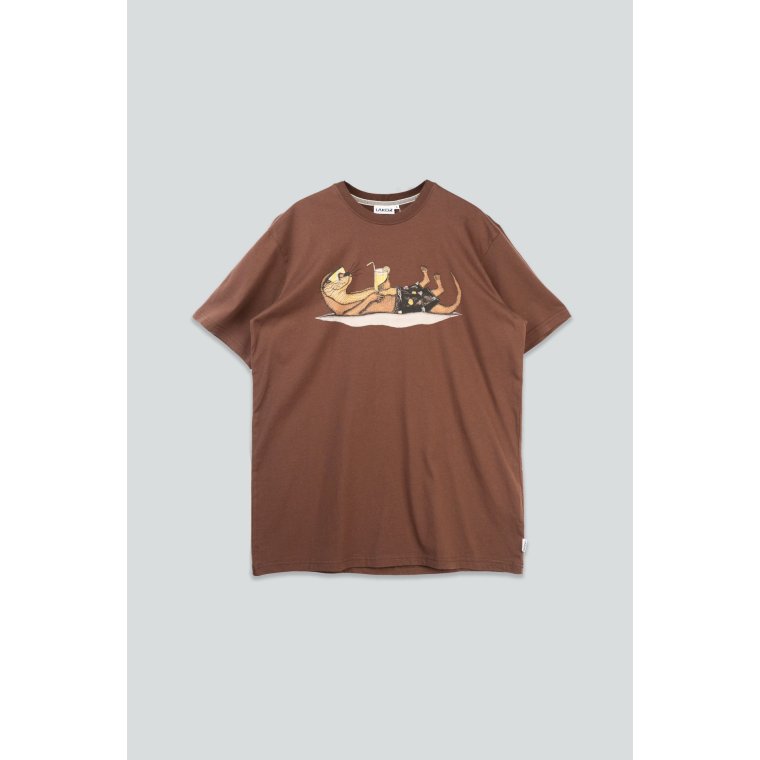 LAKOR - An Otter Vacation T-shirt - Chicory Coffee