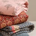 IB LAURSEN - Quilt mrkebl m/rosa og naturfarvet mnster, kanter p langs
