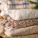 IB LAURSEN - Quilt m/rdt, blt, beige og grt stribemnster