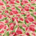 Ib Laursen - Quilt beige m/r�de og rosa blomster, gr�nne blade