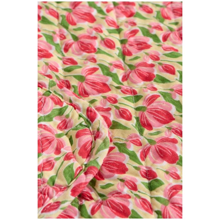 Ib Laursen - Quilt beige m/r�de og rosa blomster, gr�nne blade